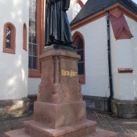 Reinigung des Lutherdenkmals in Döbeln